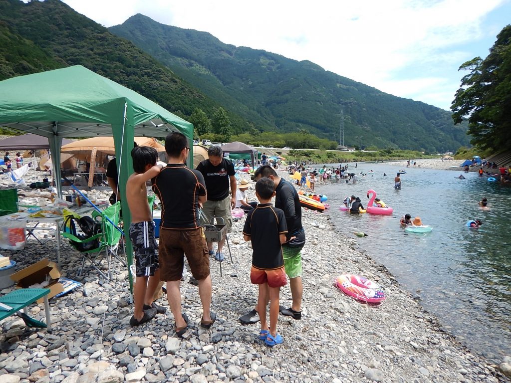 三重県の銚子川でバーベキュー＆水遊び